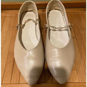 Chaakan beige leather shoes